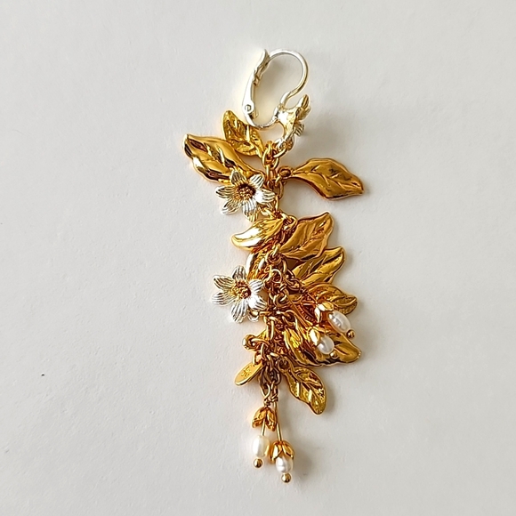 Flora Earrings - Picture 2 of 6